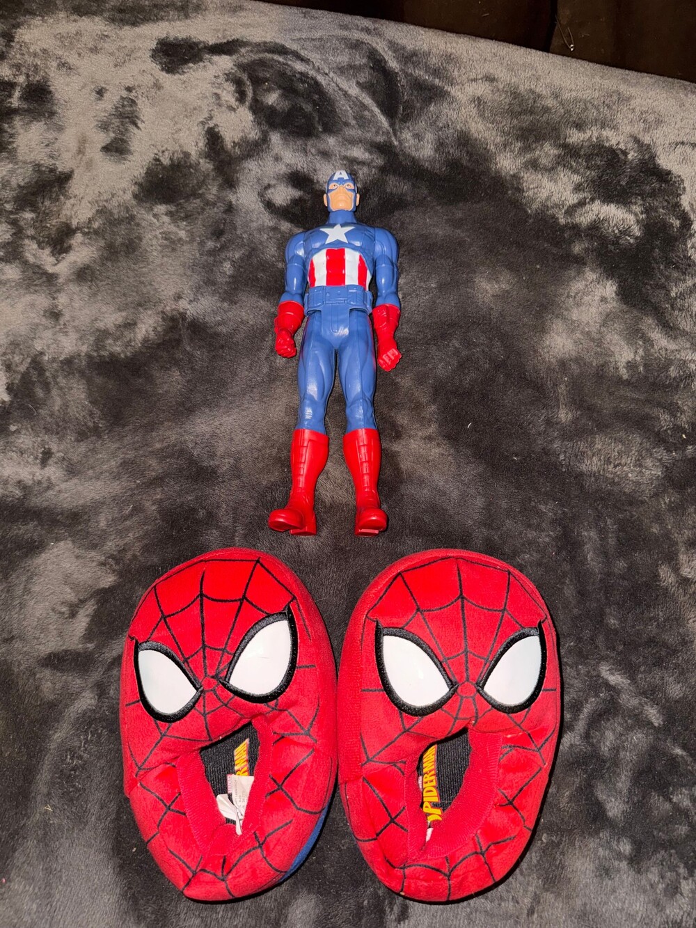 Marvel Spider-Man Slippers Size 9-10 with Captain America Figure